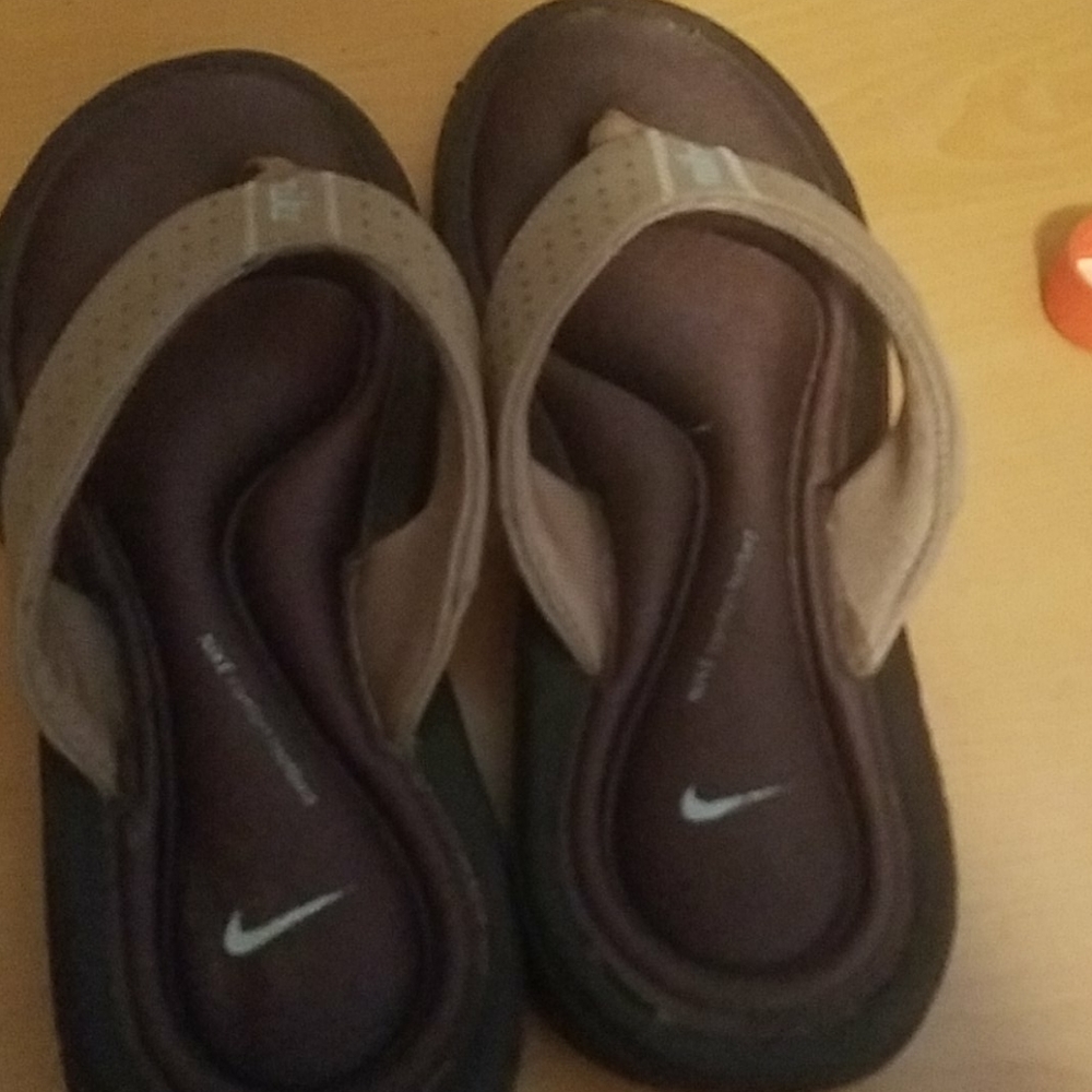 Nikes sandals